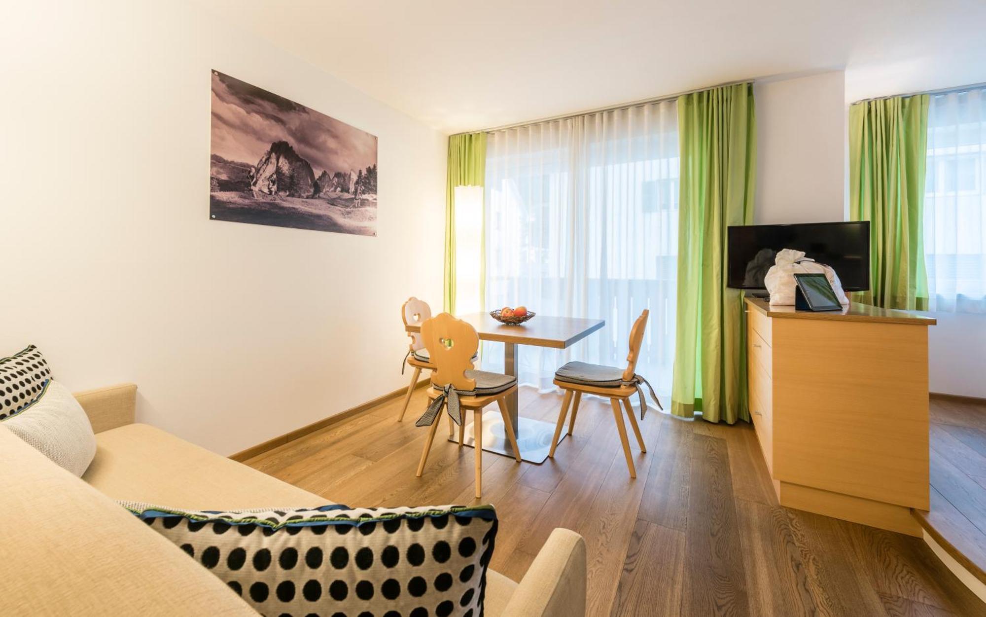 Avita - Suites To Relax Ortisei Ngoại thất bức ảnh